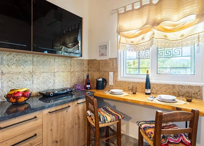 Sunny Two - Cozy Garden Escape * Petalídhion